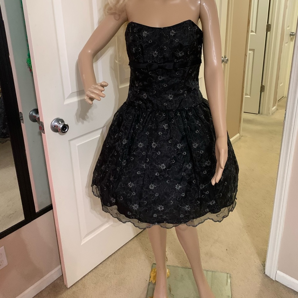 Nicole Miller Size 6 Black Party Cocktail Dress